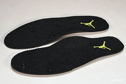 Hyperoad WMNS RETRO 4 'HOT PUNCH AIR JORDAN BLACK-VOLT' NRG 0921